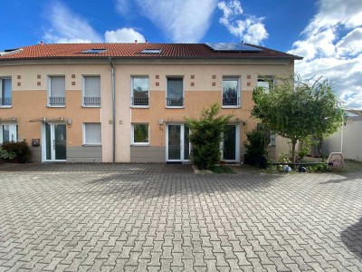 KL - Nord, Reihenmittelhaus mit 5 ZKB, Einbauküche, Garten, Stellplatz, Gäste WC "KFW-70"