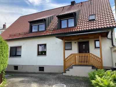 Zweifamilienhaus in zentraler ruhiger Lage in Dasing