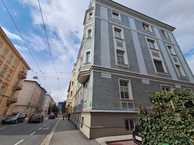 Charmante 2 Zimmer-Wohnung mit Wohnküche, Balkon und Parkplatz- Andräviertel