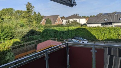 Schöne und gepflegte 3-Raum-DG-Wohnung mit Balkon und Einbauküche in Salzgitter