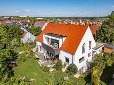 Designorientiertes Wohnen im Grünen – modernes Haus für anspruchsvolle Familien