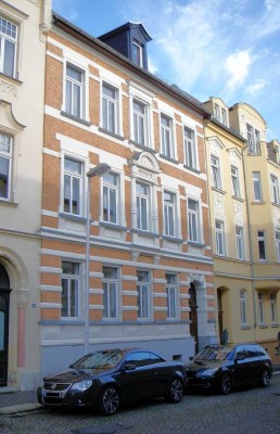 Schöne 4-Zimmer-Wohnung im gründerzeitlichen Altbau mit Balkon und Einbauküche in Gera