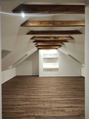 Dachgeschosswohnung in Alt-Saarbrücken, nähe HTW