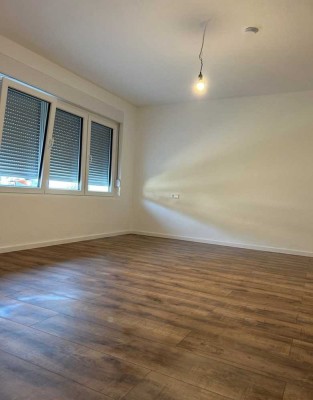Helle 3-Zimmer-Wohnung mit großer Terrasse in neu saniertem 3-Familien-Haus