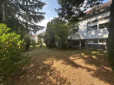 Schöne 2 Zimmer-Terrassenwohnung mit großem Garten und EBK