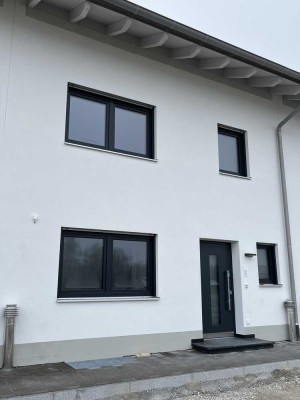 Erstbezug!!! Modernes Reihenmittelhaus mit Dachstudio/Garage/Stellplatz