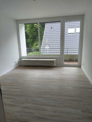 Renovierte 2- Zimmer Wohnung mit Balkon in Innenstadtlage