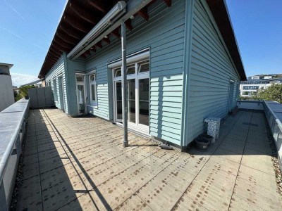 Renovierte, exkl. 3,5-Zimmer-Penthousewohnung mit sonniger großer Dachterrasse in bevorzugter Lage