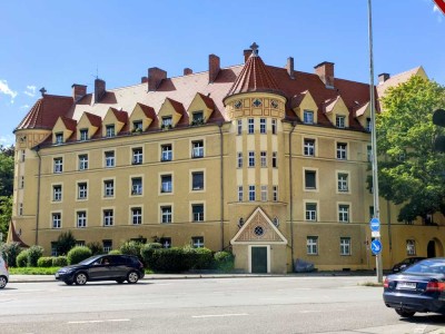 Dachgeschoss 3 Zimmer mit Wohnküche