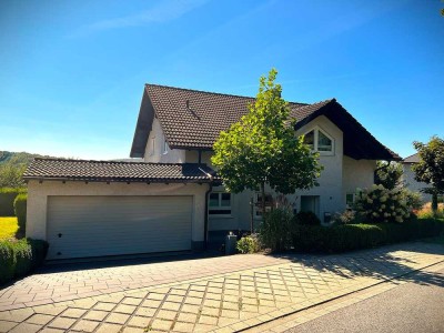 Großzügiges, lichtdurchflutetes Einfamilienhaus von privat