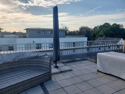 Moderne 3-Zimmer Maisonette-Wohnung mit Balkon und Dachterrasse in München-Aubing