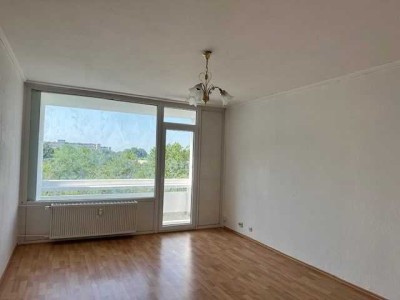 Großzügige 2,5-Zimmer-Wohnung mit Loggia in Mettenhof zu mieten
