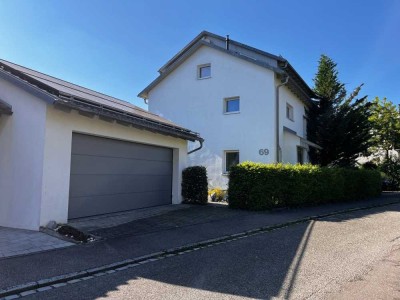 Modernes Wohnhaus mit separater Einliegerwohnung und großem Garten am Ulmer Safranberg