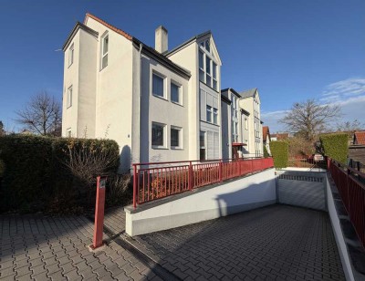 N-Reichelsdorf ~ Sonnige 3-Zi Dachterrassenwohnung ~ Einbauküche ~ TG Stellplatz ~ zwei Bäder