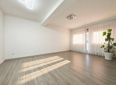 Einziehen &amp; wohlfühlen: Stilvolle 3-Zimmer-Wohnung mit Loggia