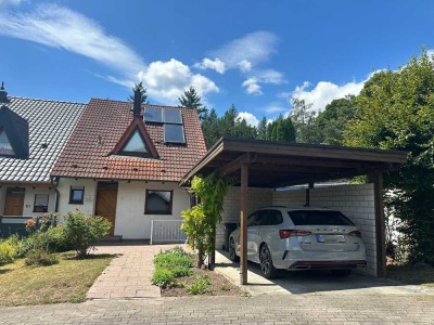 RESERVIERT - Charmantes Reiheneckhaus in Waldrandlage – mit Einliegerwohnung, Wintergarten