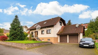 Familienfreundliches EFH mit großem Garten, Terrasse, EBK und Garagen in ruhiger Lage