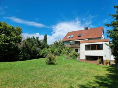 Die Lage macht´s ...
Stattliches Wohnhaus mit Doppelgarage