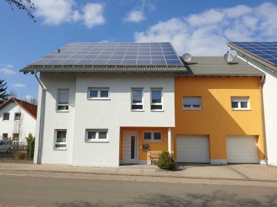 Moderne Doppelhaushälfte in Waldmohr - Wärmepumpe, PV, Dachterrasse & ruhige Lage