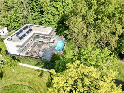 * Moderne u. großzügige Neubauvilla am Elbhang mit Pool *