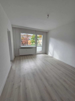 gut geschnittene 3-Raum-Wohnung mit Balkon und Wannenbad