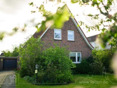 Bezugsfreies Einfamilienhaus mit schönem, großen Grundstück