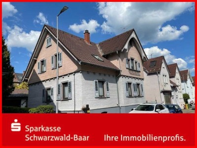 Zentrales Zweifamilienhaus mit Garten und Doppelgarage