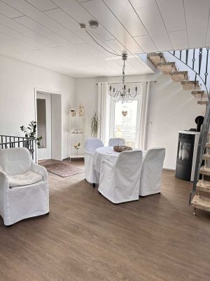 Top gepflegtes Zweifamilienhaus sucht neue Bewohner!
