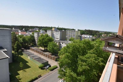 2 Zimmer mit Balkon, über den Dächern von Stein