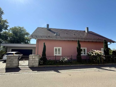 2 ZKB mit Einbauküche und großer Süd-Terrasse vor dem Wohnungseingang