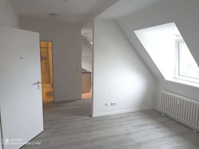 1 Zimmer DG, nette Singlewohnung
