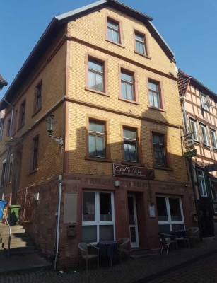 Hübsche, modernisierte 2-Zimmer Altbau Dachgeschoss-Wohnung in Gelnhausen