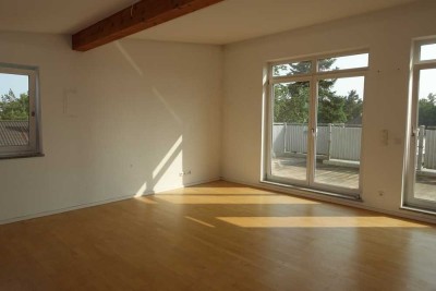 Moderne 4 Zi. Penthouse-W. mit gr. Dachterrasse u. 1 Außenstellpl. (2 TG-Stellpl. zusätzlich mgl.)