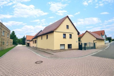 Charmantes Einfamilienhaus mit Garage