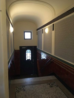Barrierefreie, helle Dachgeschoßwohnung mit großzügiger Raumwirkung    und Fahrstuhl