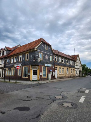 Mehrfamilienhaus mit 3 WE und einer Gewerbeeinheit (Laden oder Gaststätte)