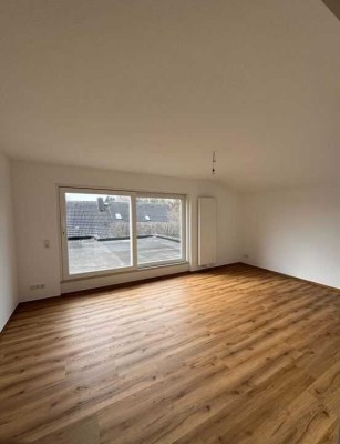 Erstbezug nach Modernisierung - Frisch sanierte 2-Zimmer-Wohnung mit Dachterrasse in bester Lage