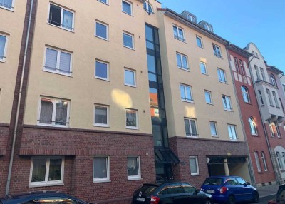 Moderne 2-Zimmer-Wohnung unweit Justizzentrum – Balkon, Aufzug und Tiefgarage