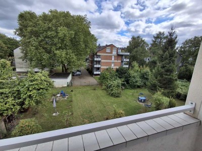 Modernisierte 2,5 Zimmer OG-Wohnung mit Loggia und Tageslicht-Bad