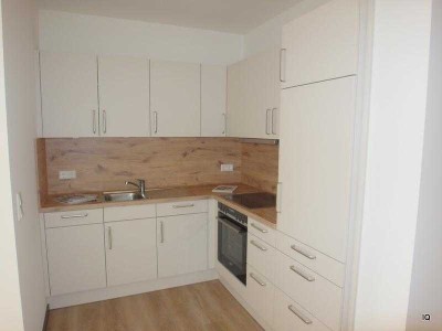 Hochwertige 2-Zimmer-Wohnung mit Loggia, Einbauküche & ebenerdiger Dusche * Betreutes Wohnen möglich