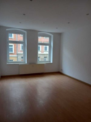 Einziehen und wohlführen in der hellen Drei-Zimmer-Wohnung mit Balkon