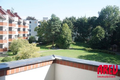 modernisierte Innenstadtwohnung mit Blick ins Grüne, Tiefgaragenstellplatz