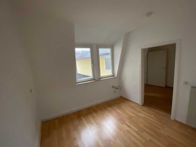 Ihre traumhafte 3-Raum-Wohnung mit großer Dachterrasse mitten im Zentrum von Gera