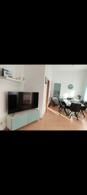 Helle moderne 3-Zimmer Wohnung mit gehobener Ausstattung und schöner Einbauküche in einem 4 Fam.Haus