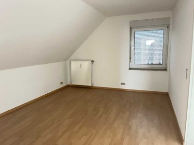 Moderner Gebäudekomplex mit 3 Wohnungen + Gewerbe zum sanieren - 12,5% Rendite möglich