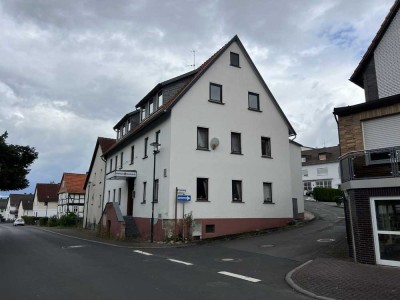 Renovierungsbedürftiges Großes Wohn und Geschäftshaus mit Garten und Stallungen