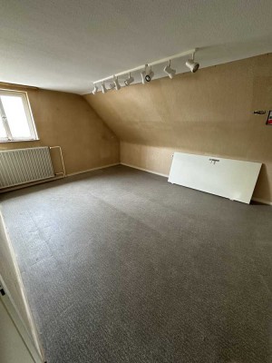Schöne 3-Zimmer-Dachgeschosswohnung mit gehobener Innenausstattung in Weilrod