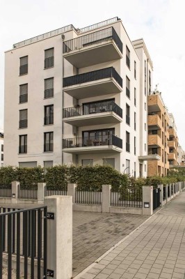 Modernes Luxusapartment mit Loggia, Designer-Küche, Tiefgaragenstellplatz und Skyline-Blick