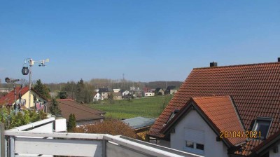 Sonnige Dachgeschoss-Wohnung/2-Zimmer-frei ab 01.11.2025