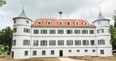 Traumhafte 2-Zimmer-EG-Wohnung im kernsanierten Schloss mit Garten